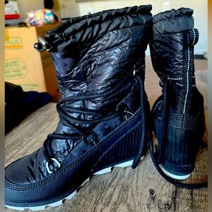 Sorel wedge waterproof snow boots, size 8.5